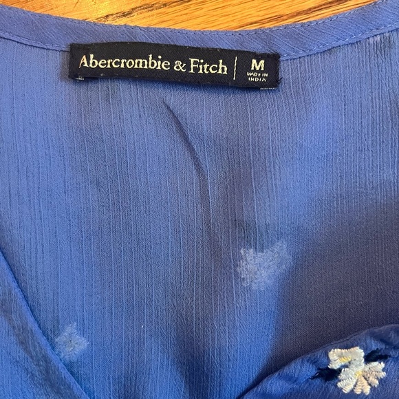 Abercrombie & Fitch Cornflower Blue Wrap Top
Size: Medium - Picture 4 of 9